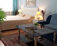 Комната улучшенный стандарт №2 с 1 двуспальной кроватью и диваном