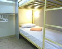 Нижняя кровать в номере для мужчин (удобства на этаже)