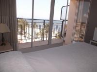 Двухместный номер Standard с балконом и с частичным видом на море двуспальная кровать