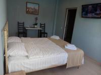 Двухместный семейный номер повышенной комфортности с 2 комнатами с красивым видом из окна двуспальная кровать
