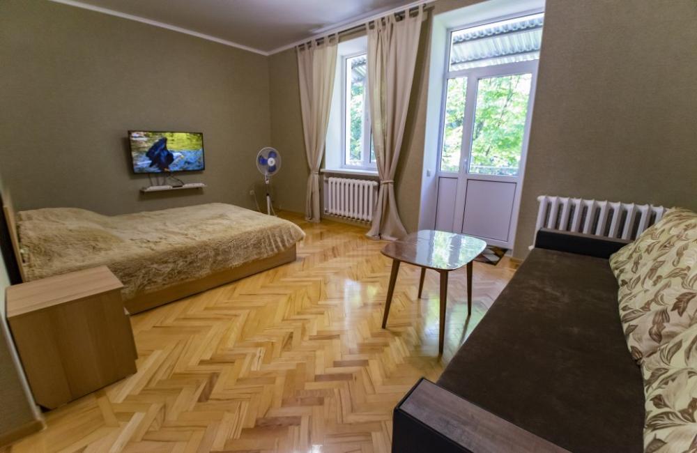 фото Просторные трёхкомнатные апартаменты в курортной части Железноводска