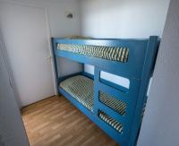 Кровать в общем номере с 2 комнатами