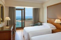 Двухместный номер Guest с балконом и с видом на море 2 отдельные кровати