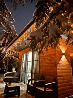 Уютный дом в зимней сказке