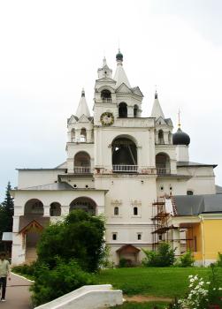 Звонница с церковью Сергия Радонежского Саввино-Сторожевского монастыря