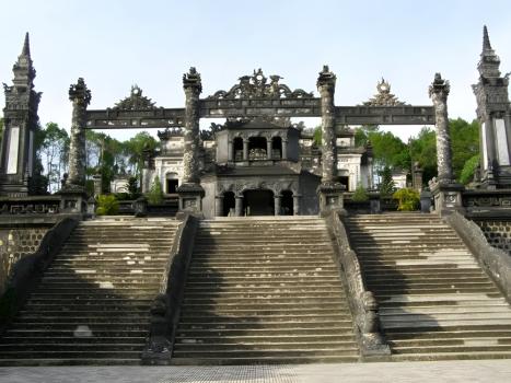 Гробница императора Кхай Диня