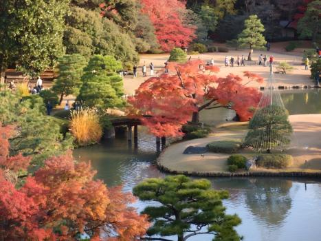 Сад Рикугиэн в Токио