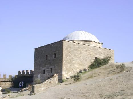 Храм с аркадой в Судакской крепости